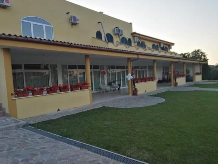 Agriturismo "Lo Zafferano" Aprilia Exteriör bild