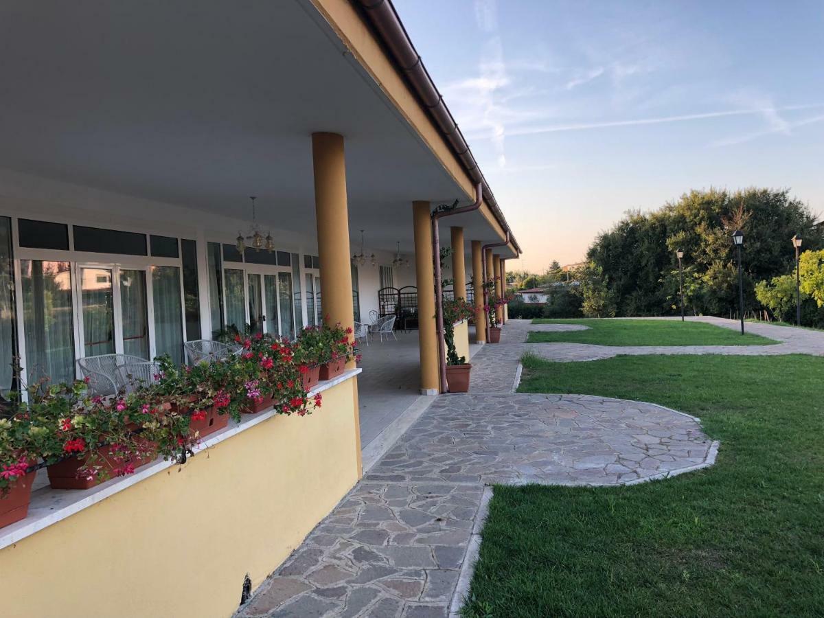 Agriturismo "Lo Zafferano" Aprilia Exteriör bild