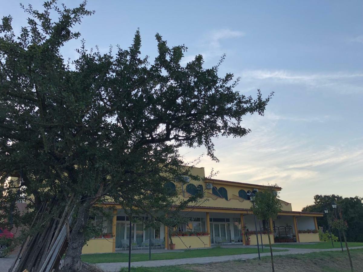 Agriturismo "Lo Zafferano" Aprilia Exteriör bild